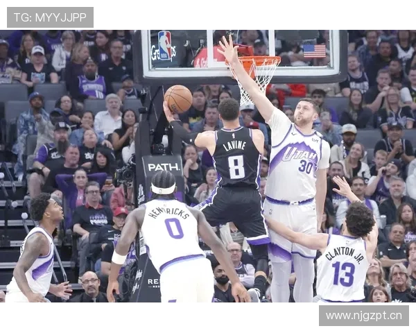 全新赛季开幕 揭幕战精彩纷呈 各大球队实力大比拼